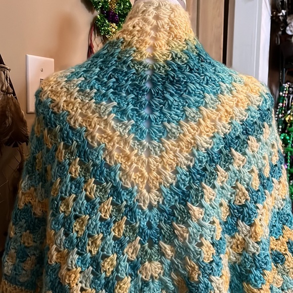 Spring Shawl. Handmade. - Picture 7 of 9